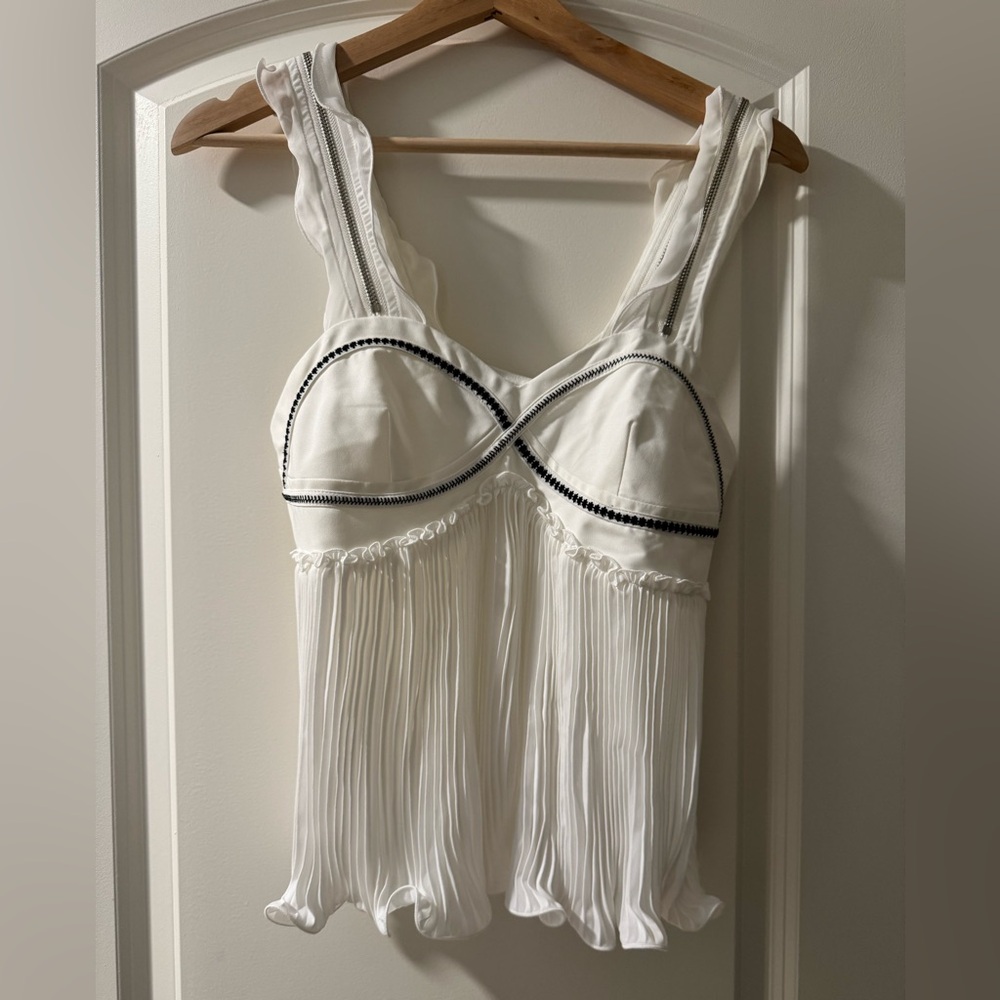 White Pleated Sleeveless Top with zip details (M)